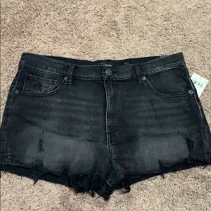 Black lucky shorts